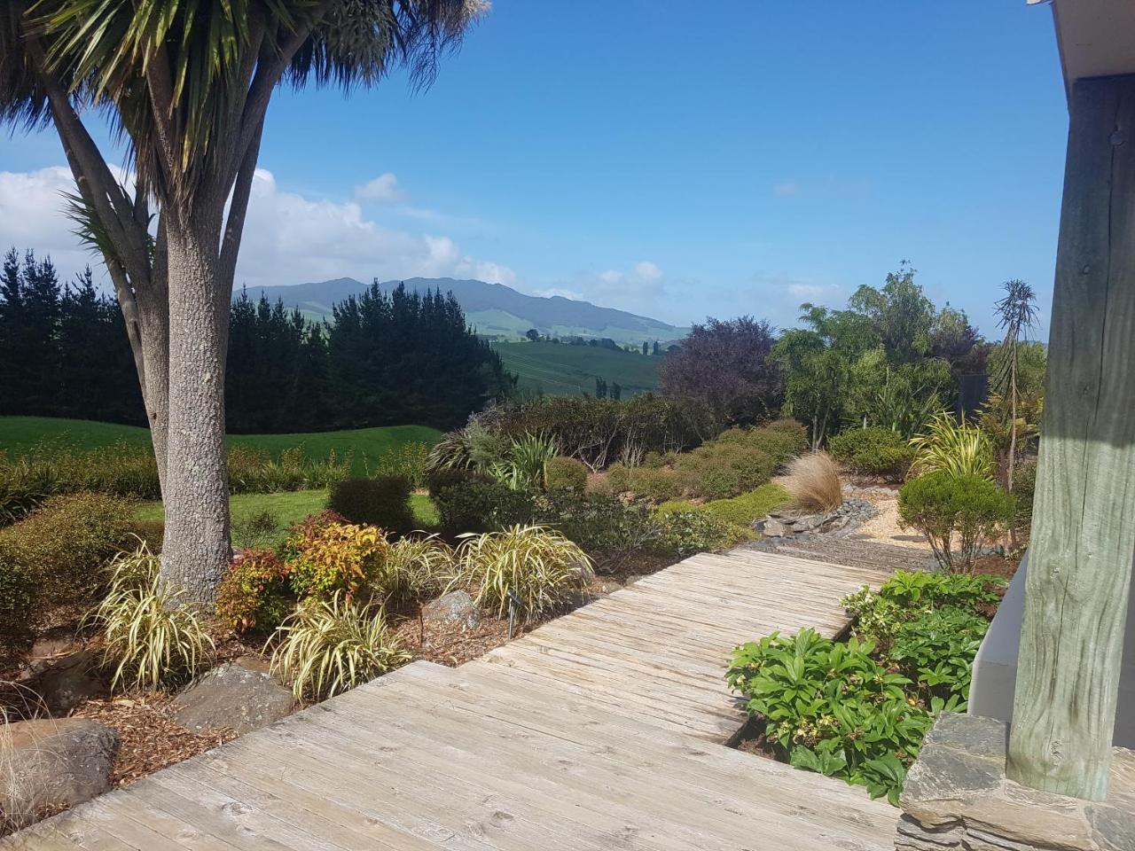 Above The River Karapiro Bed & Breakfast Exterior photo