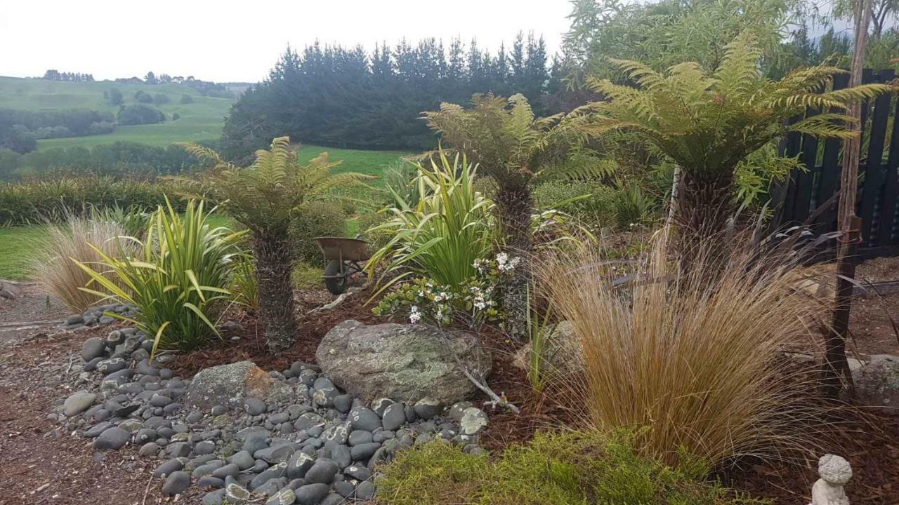 Above The River Karapiro Bed & Breakfast Exterior photo
